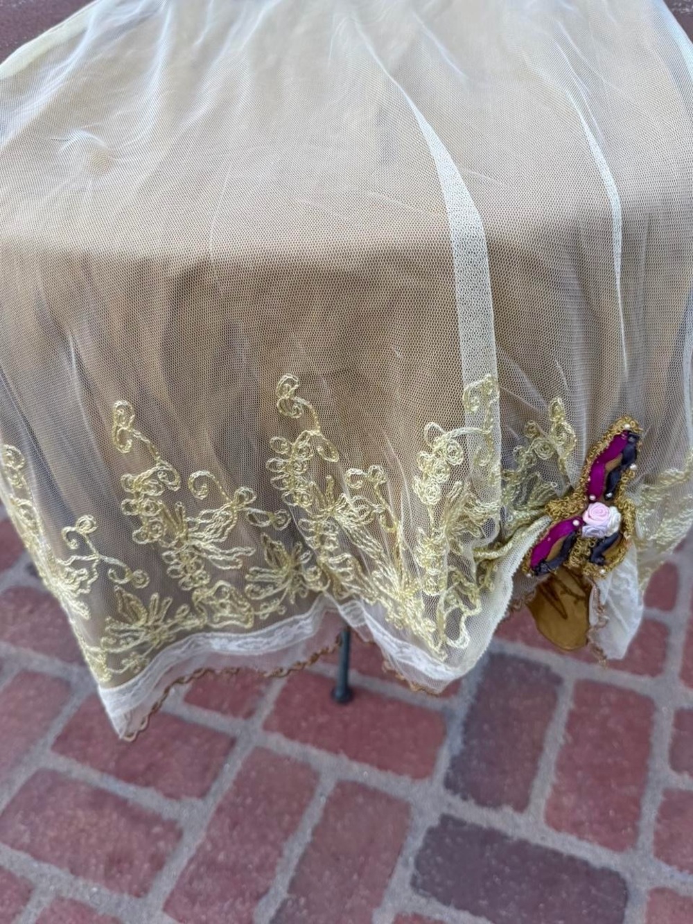 One of a kind : Vintage Y2K Yellow maxi skirt with gold floral embroidery - Picture 5 of 10